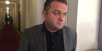 „ვითხოვთ ახალ არჩევნებს?  უნდა ვთქვათ, რა ვადაში… თუ არჩევნებს არ დანიშნავს დე ფაქტო ხელისუფლება, მაშინ რას ვაპირებთ?“ – გედევან ფოფხაძე