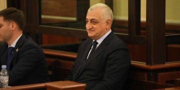 მოსამართლემ პროკურატურის “ფასი” დააკმაყოფილა – ხაზარაძეს 50 000–ლარიანი გირაო შეეფარდა