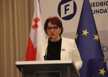 ,, ისე როგორ უნდა გაიმეტო შენი ქვეყანა, რომ მთელი ერი, მეგობარი ქვეყნის მიერ შენი დასანქცირება-მოგუდვის გადაწყვეტილებას ზეიმობდეს” – თინა ხიდაშელი