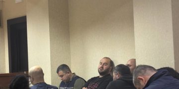 18 წლის ბიჭის მკვლელობა “რატის ბარში” – ბრალდებულებს პატიმრობა შეეფარდათ