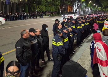 “ბრძანება გასცეს, ვინც არ დაგემორჩილებათ, დააკავეთო” – რუსთაველზე პოლიციელების დიდი მობილიზებაა