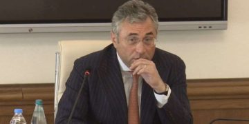 ,,გიორგი (თარგამაძე) გარბოდა ბადრისთან. იყო კომიკური სიტუაციები – ბადრი ჩემგან ჩუმად აძლევდა თავის ფულს, ცალკე ფულს, მე რომ არ გამეგო” – რუხაძე