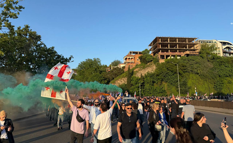 მარში ავლაბრის მეტროდან ევროპის მოედნისკენ