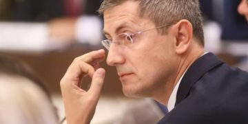 “ვგმობთ საქართველოს მთავრობის ამ ქმედებებს… ვდგავართ მამაცი ქართველი ხალხის გვერდით” – დენ ბარნა