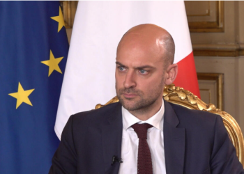 “საფრანგეთი უკრაინისთვის CAESAR-ის ჰაუბიცების მოვლა-პატრონობას რუსული გაყინული აქტივებიდან დააფინანსებს” – ბარო