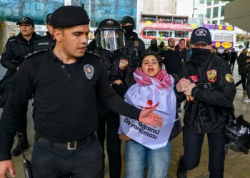 სტამბოლში, შრომის დღის აღსანიშნავ მარშზე 400-ზე მეტი ადამიანი დააკავეს – მედია