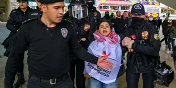 სტამბოლში, შრომის დღის აღსანიშნავ მარშზე 400-ზე მეტი ადამიანი დააკავეს – მედია