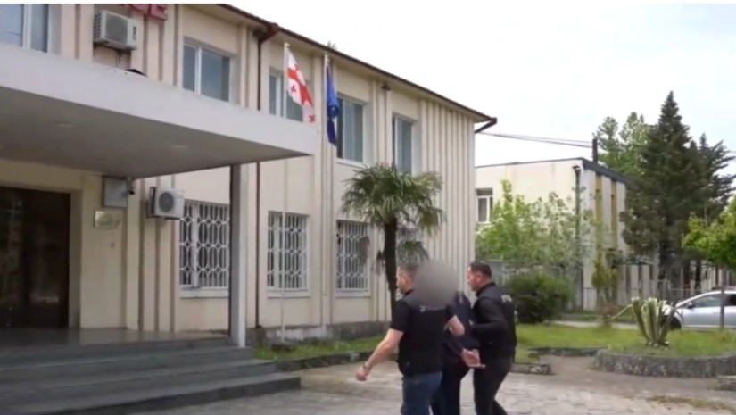 სამეგრელოს პოლიციამ განსაკუთრებით დიდი ოდენობით ნარკოტიკი ამოიღო – დაკავებულია 2 პირი