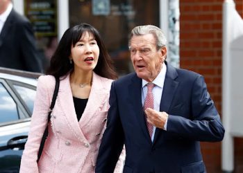 შროდერს ბანკმა ის ანგარიში დაუბლოკა, სადაც ექს-კანცლერს ფული რუსეთიდან ერიცხებოდა – Bild