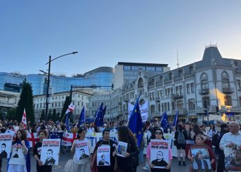 “სტუდენტები ევროკავშირისთვის” – პარლამენტიდან საპროტესტო მსვლელობა დაიძრა