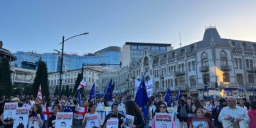 “სტუდენტები ევროკავშირისთვის” – პარლამენტიდან საპროტესტო მსვლელობა დაიძრა