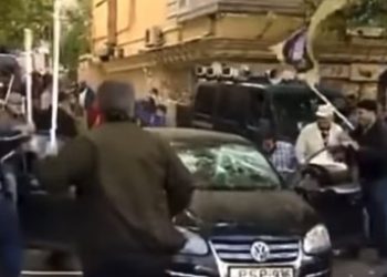 (ვიდეო) – “ეს 2011 წლის კადრებია, როცა ნინო ბურჯანაძის აქციის მონაწილეები პლასტმასის ჯოხებს იქნევენ”– დათო აბზიანიძე