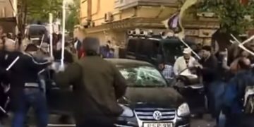 (ვიდეო) – “ეს 2011 წლის კადრებია, როცა ნინო ბურჯანაძის აქციის მონაწილეები პლასტმასის ჯოხებს იქნევენ”– დათო აბზიანიძე