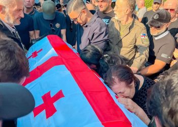 უკრაინაში გარდაცვლილი ქართველი მებრძოლი, ვანო ნადირაძე საქართველოში ჩამოასვენეს