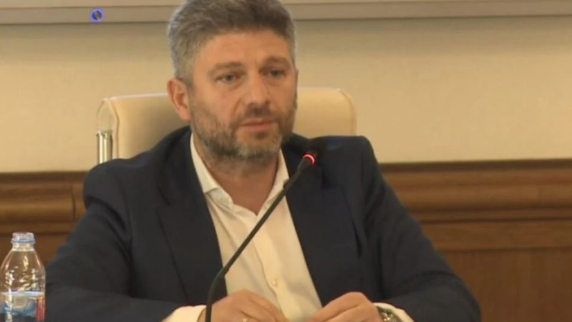 ,, საკანში მეწვია ეკა ხერხეულიძე, მიყურა, მიყურა და მითხრა – იცი რას გეტყვიო, შენო საცემი ხარ და მაგიტომაც გცემესო, ახალაიაზე და მიშაზე ხმას როგორ იღებ, ქვეყნის პატრიოტებზეო” – დაჩი ცაგურია