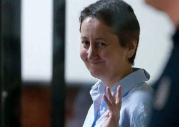 მოსამართლე მარიანა ფომაევამ სტიკერის გაკვრისთვის მზია ამაღლობელი 1000 ლარით დააჯარიმა