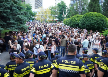 საპროტესტო აქცია – სასამართლოსთან შეკრებილები ფილარმონიასთან გადაინაცვლებენ