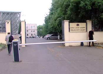 დაკეტილი სასამართლო ტელეკამერებისთვის-ჟურნალისტები სინდისის პატიმრების პროცესის ვიდეოგადაღებას ვერ ახერხებენ