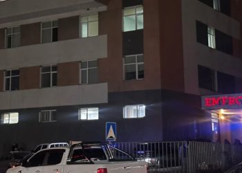 თელავში პოლიციელის მიერ შემთხვევით გასროლილი იარაღიდან დაჭრილი კაცი კლინიკაში გარდაიცვალა