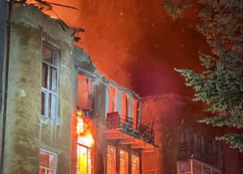 რუსებმა ოდესას დრონებით შეუტიეს – დაზიანდა და ცეცხლი გაუჩნდა შენობებს, არიან დაშავებულები