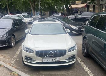 “რუსი ბიზნესმენი სუსის პარკინგზე” – დავით ქაცარავა