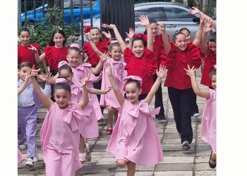 ნახატების გამოფენა და ანსამბლ “ნოტების” კონცერტი წალენჯიხაში – ფოტოები