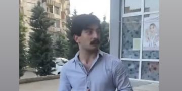 ბექა პაპაშვილს მეგობრის სახლთან დახვდნენ და ნარკოლოგიურ შემოწმებაზე გადაჰყავთ – აქტივისტი აქციაზე მიდიოდა
