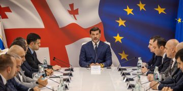 კახა კალაძე მოქალაქეებს ავარიული კორპუსების ჩანაცვლების პროგრამით სარგებლობისკენ მოუწოდებს – „ჩვენ ცუდს არაფერს გთავაზობთ, ნუ გეშინიათ, ყველანაირად გვერდით გიდგავართ“