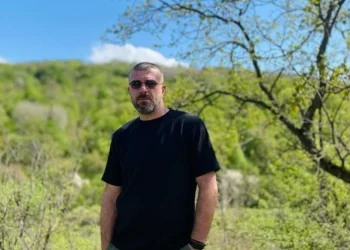 “დიდი ტრაგედია მოხდა… უკარგესი ადამიანი მოკლეს მანქანის გაჩერების გამო” – ცნობილია ისანში მოკლული მამაკაცის ვინაობა