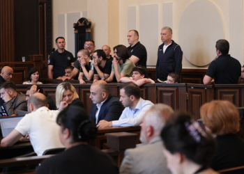 სასამართლოში სინდისის 8 პატიმრის საქმის განხილვაა