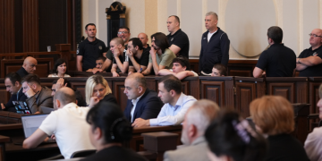 სასამართლოში სინდისის 8 პატიმრის საქმის განხილვაა