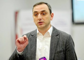 ,, ჰოდა, იქნებ მიწიდან თავი ამოიღოთ, კრიტიკულ მედიას რეკლამა მიუტანოთ” – გიორგი ქადაგიძე