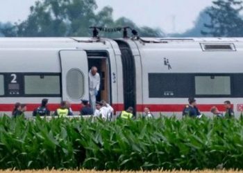 ჩქაროსნულ მატარებელში კაცმა 4 ადამიანი დაჭრა