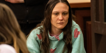 საქართველოში სინდისის პატიმრის, ანასტასია ზინოვკინას დედა არ შემოუშვეს – “70 წლამდე ქალბატონია, 7 თვეა შვილი არ უნახავს”