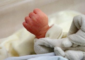 ხონში ზეწარში გახვეული ჩვილი ღამით ქუჩაში დატოვეს