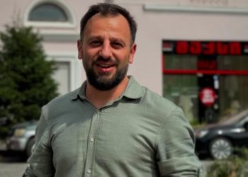 “სავარაუდოდ, დაკავებული ვარ” – სად გამოკეტეს დიმა ბიძინაშვილი