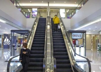 ჰუალინგის სავაჭრო ცენტრში 4 წლის ბავშვი ესკალატორიდან გადმოვარდა