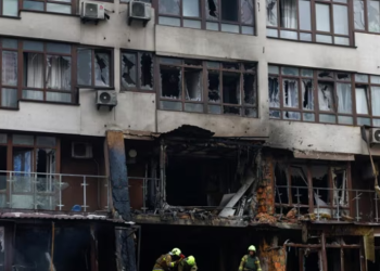 რუსეთმა უკრაინას რაკეტებით და დრონებით შეუტია – კიევში არის მსხვერპლი