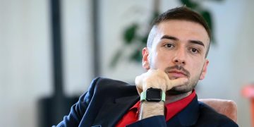 “არავისთვის მომიყოლია ეს ამბავი, რადგან ახლა ვმეგობრობ მასთან” – რატომ ტიროდა სტუდენტი და რაში ითხოვდა დახმარებას?