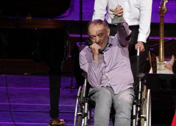 მომღერალი მამუკა ჩარკვიანი სიცოცხლისთვის იბრძვის