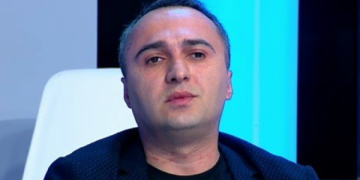 “დედას მოგი@@ნავთ, აბა, რას გიზამთ? და რამდენიმე @ლეც რომ ტაშს უკრავთ, თქვენც მოგე@@ნებათ დამსმელი, აბა, რა მოგივათ!?” – ირაკლი ლატარია