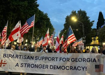 “მიიღეთ მეგობარი აქტი!” – თბილისში აშშ-ს დამოუკიდებლობის დღისადმი მიძღვნილი მარშია