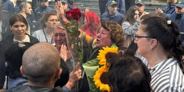 “ჩვენს შვილებს აქვთ ჩვენი იმედი! ჩვენს დიდ სახლში – რუსთაველზე ვიქნებით! ამათ არ იციან დედის ცრემლის ფასი” – გიორგი მინდაძის დედა