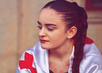 “სასამართლოს დერეფანში გვათრიეს მანდატურებმა… ხოდა, ჩვენსა და თქვენს შორის, უსამშობლომ არ გაიხაროს” – რუსკა ბუზიაშვილი