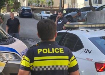 ამწეს კაუჭი მოწყდა და ავტომობილს დაეცა – რა მოხდა თბილისში