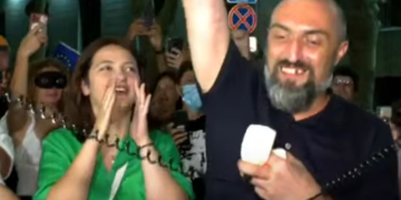 “არ გავჩერდებით” – გიორგი ახობაძე რუსთაველზე აქციას შეუერთდა