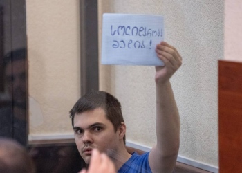 თბილისის საქალაქო სასამართლოში ანტონ ჩეჩინის პროცესი მიმდინარეობს