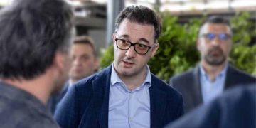 “ათასობით ადამიანს აქვს შეუძლია მინისტრის გარეშე მიიღოს გადაწყვეტილება” – მინისტრი