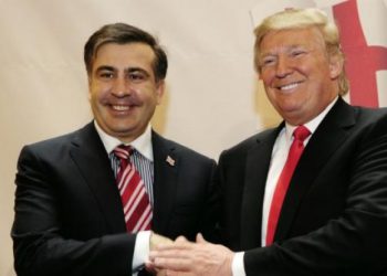 “როგორია პუტინთან ერთ მაგიდასთან ჯდომა – პუტინი მოულოდნელად სარკოზის ჰალსტუხზე ხელით წვდა” – სააკაშვილი