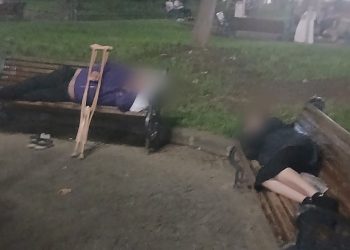 “პარკში მამას და შვილს პირდაპირ ასე სძინავთ სკამებზე – სასწრაფოდ უნდა დავუდგათ საცხოვრებელი კონტეინერი” – აკა სინჯიკაშვილი